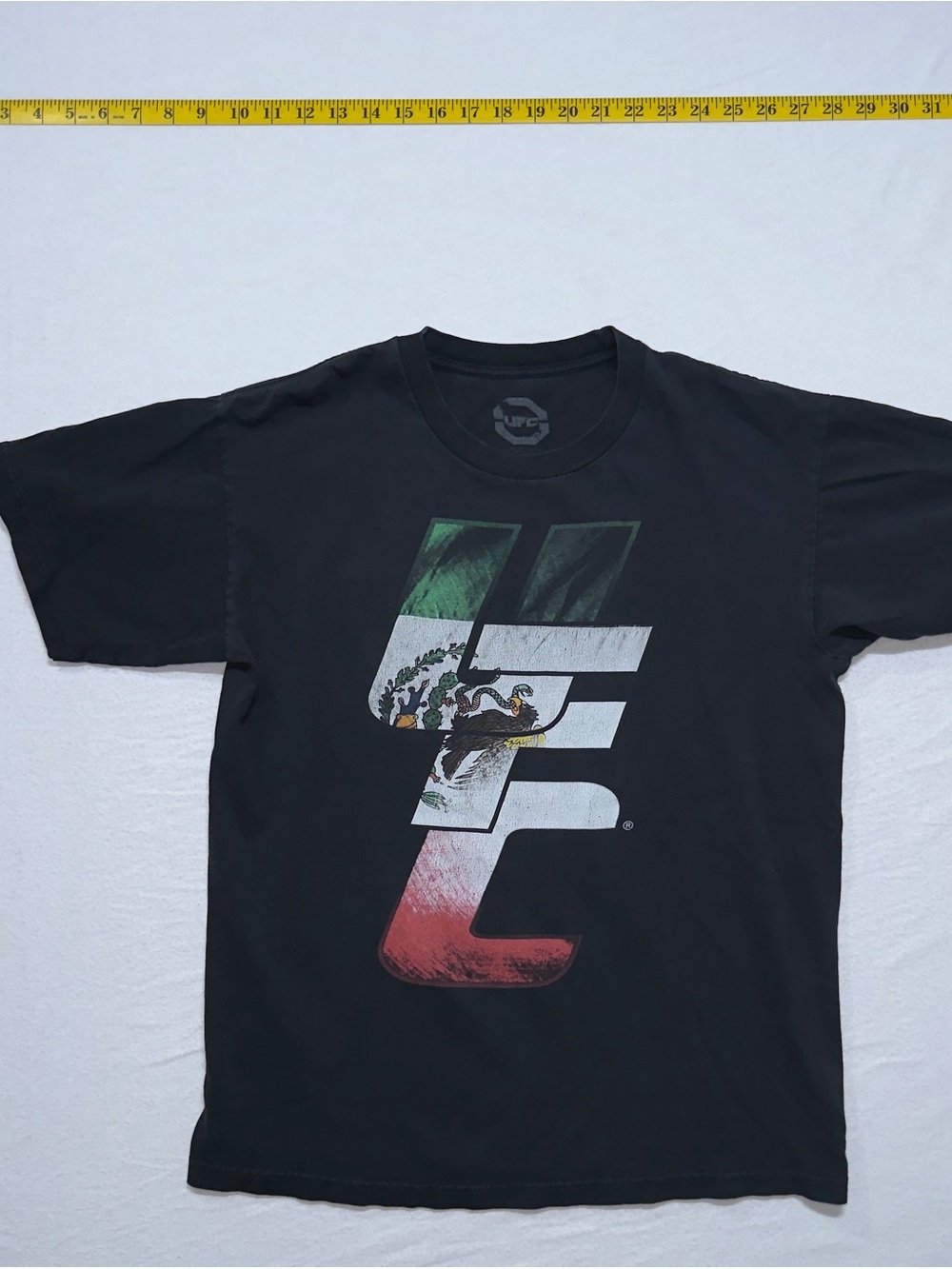 Vintage UFC Men's Black Graphic Logo T-Shirt with Mexican Flag Accent